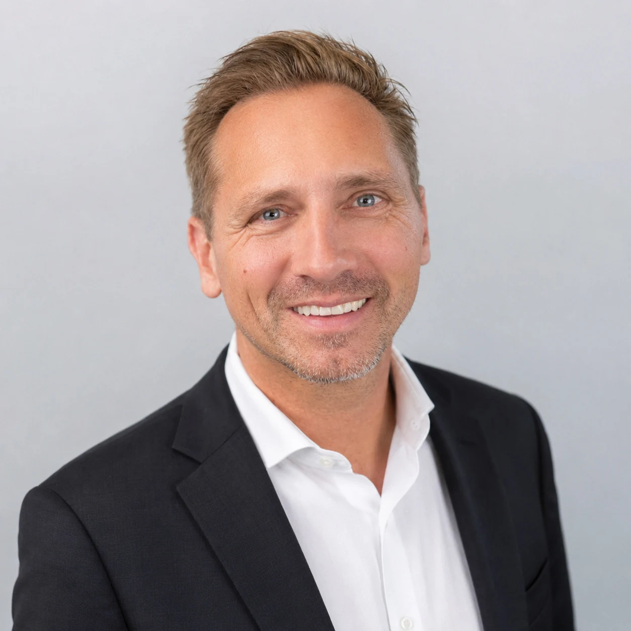 PaperOffice 创始人兼首席执行官 Daniel Schönland 的肖像。